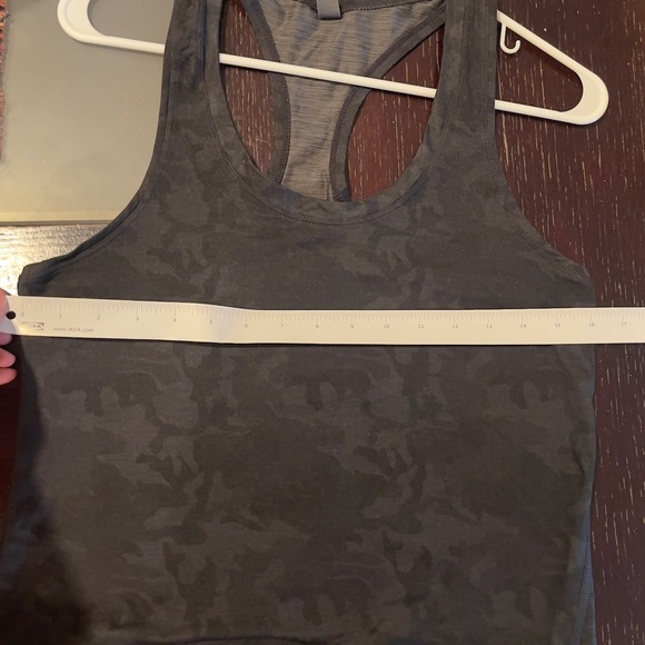 Vuori Set High Waist Dark Grey Camo Leggins - Picture 14 of 14